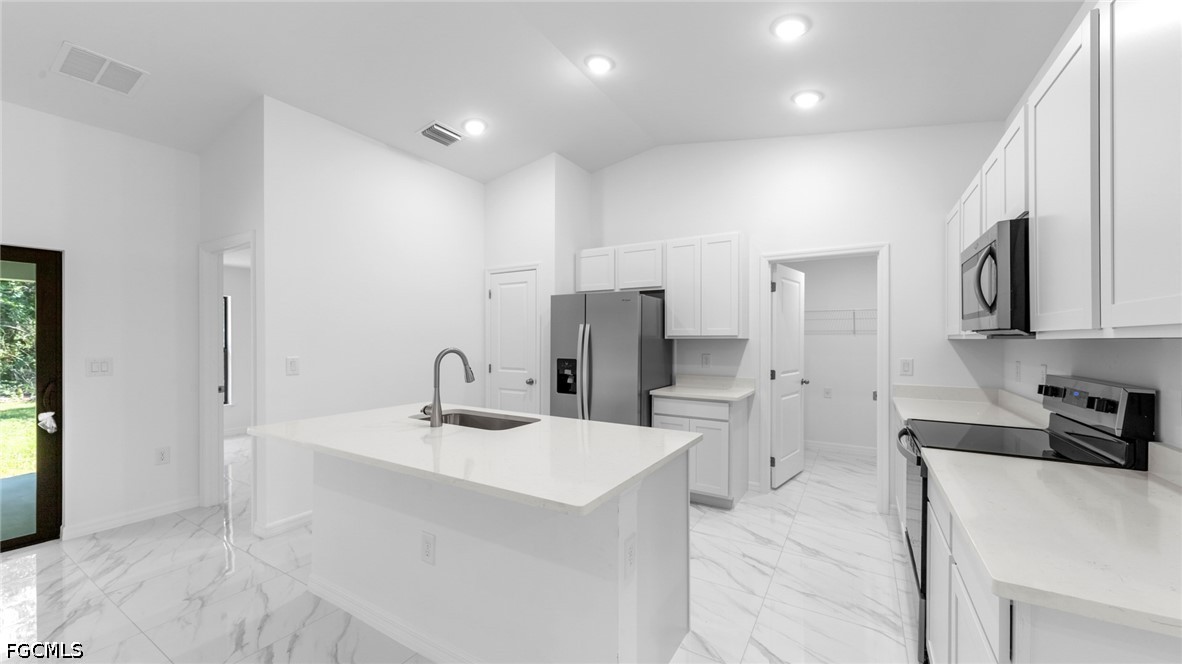 4 Bed SingleFamilyResidence for Sale in Lehigh Acres, photo 11