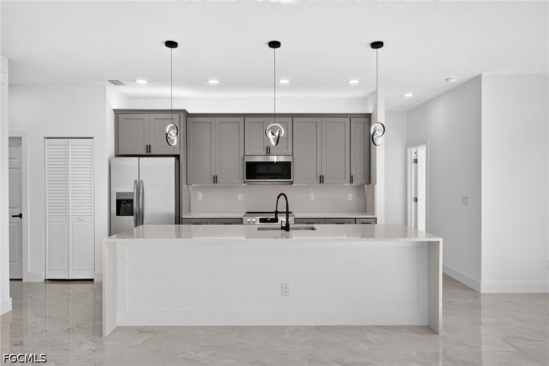 4 Bed SingleFamilyResidence for Sale in Lehigh Acres, photo 11
