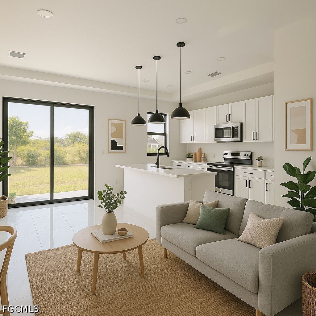 4 Bed SingleFamilyResidence for Sale in Lehigh Acres, photo 11