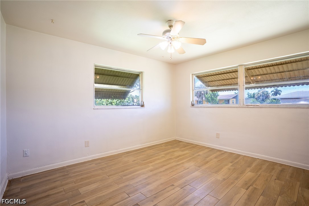 2 Bed SingleFamilyResidence for Sale in Cape Coral, photo 11