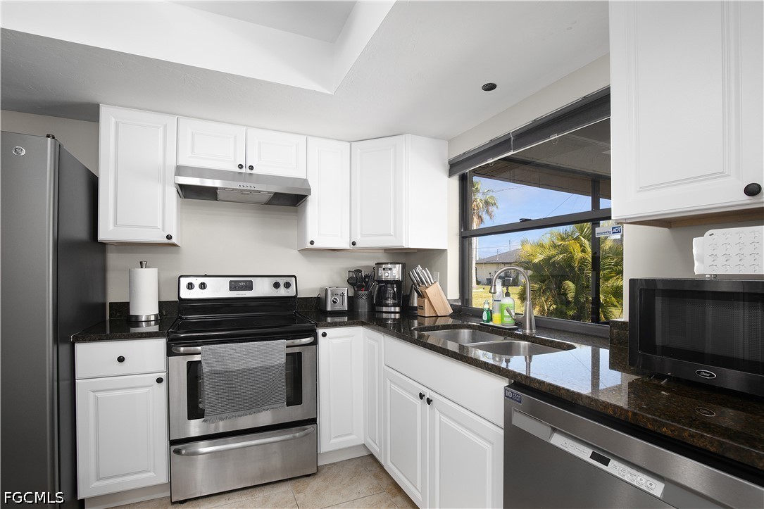 3 Bed Pool Home for Sale in Cape Coral, photo 11