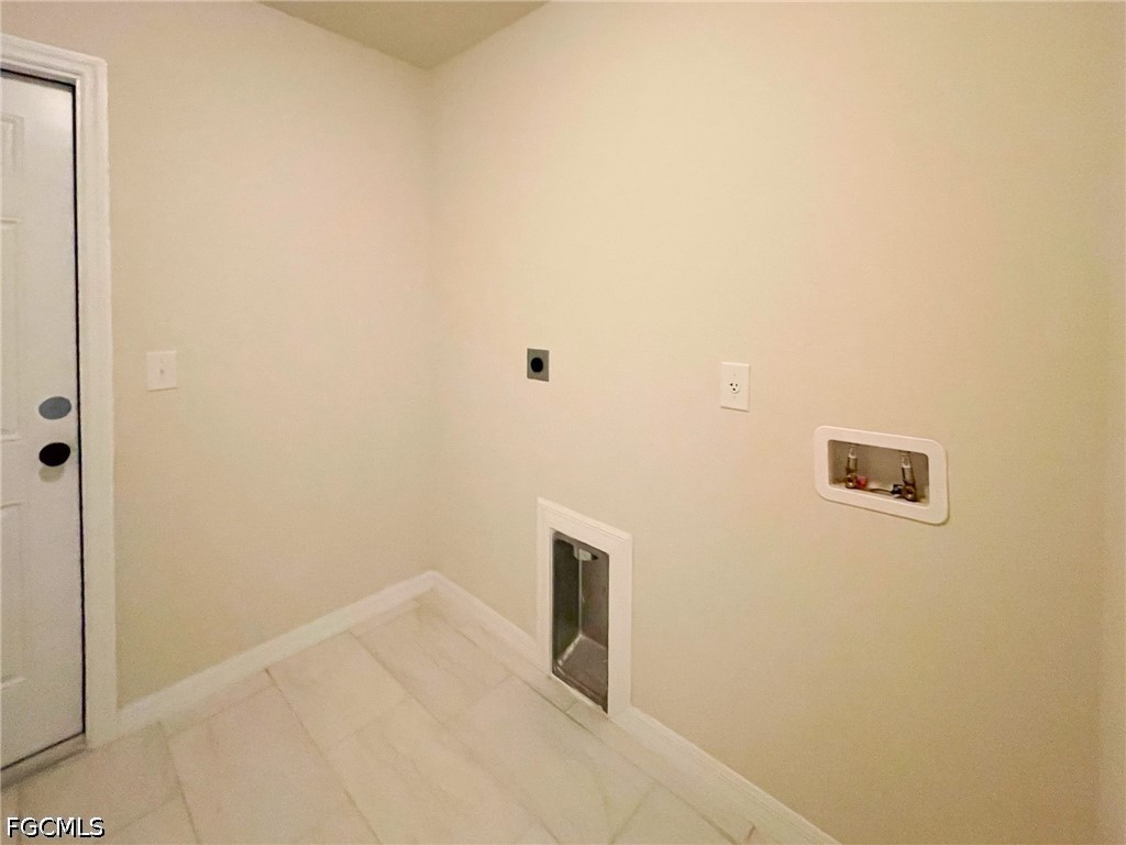 3 Bed SingleFamilyResidence for Sale in Cape Coral, photo 11