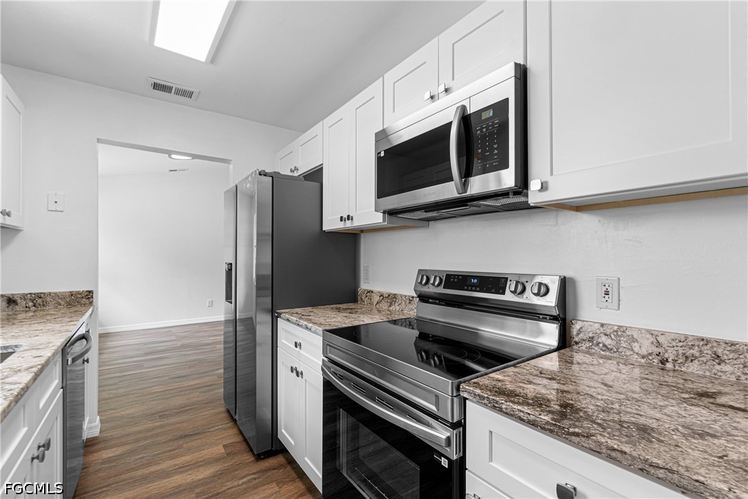 3 Bed SingleFamilyResidence for Sale in Fort Myers, FL — photo 11