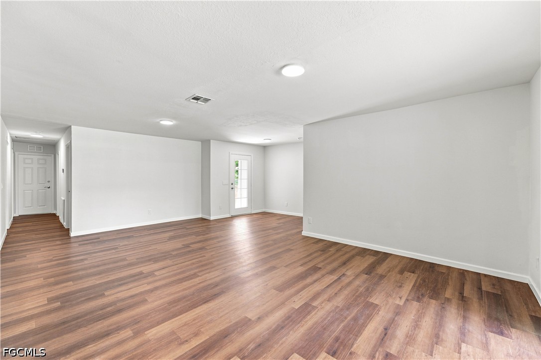 5 Bed SingleFamilyResidence for Sale in Lehigh Acres, photo 11