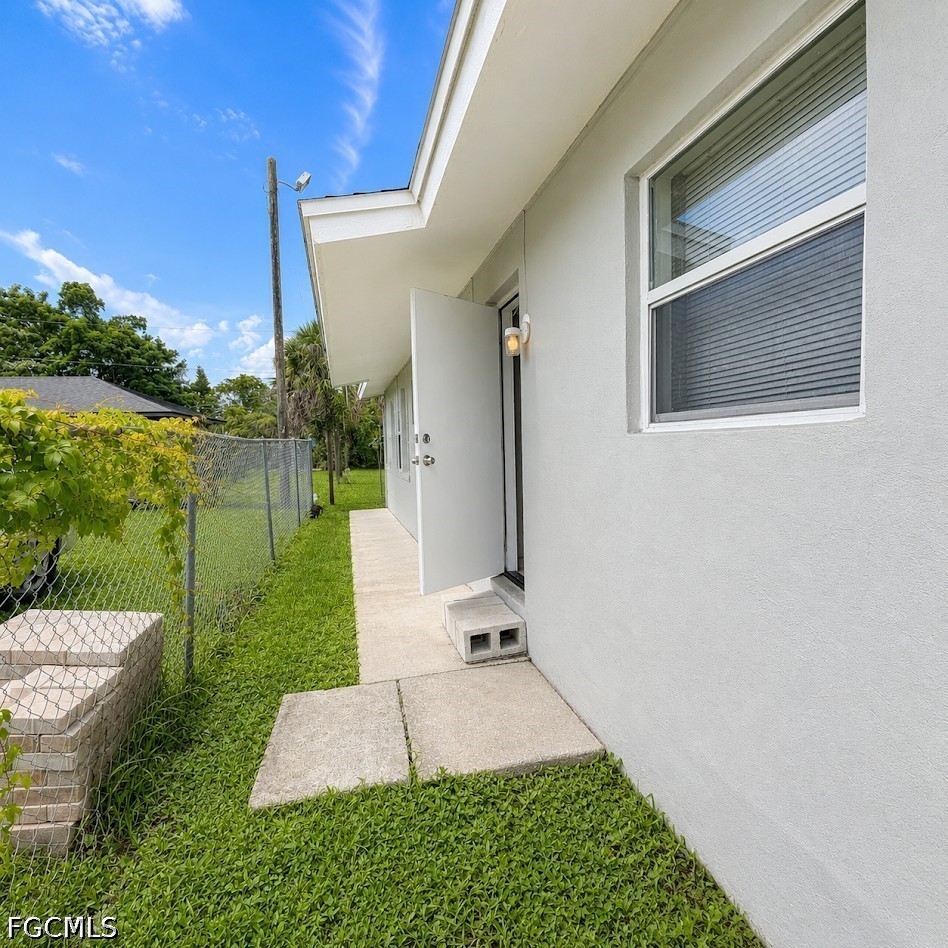 2 Bed Condominium for Sale in Fort Myers, FL, $1,095 — photo 11