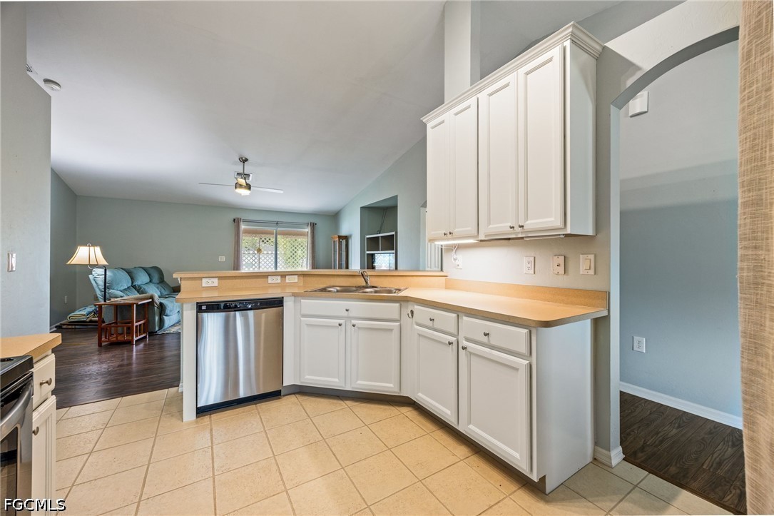 3 Bed SingleFamilyResidence for Sale in Cape Coral, photo 11