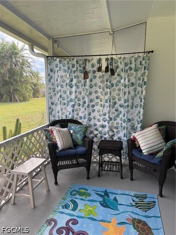 2 Bed Pool Home for Sale in Hyde Park, photo 11