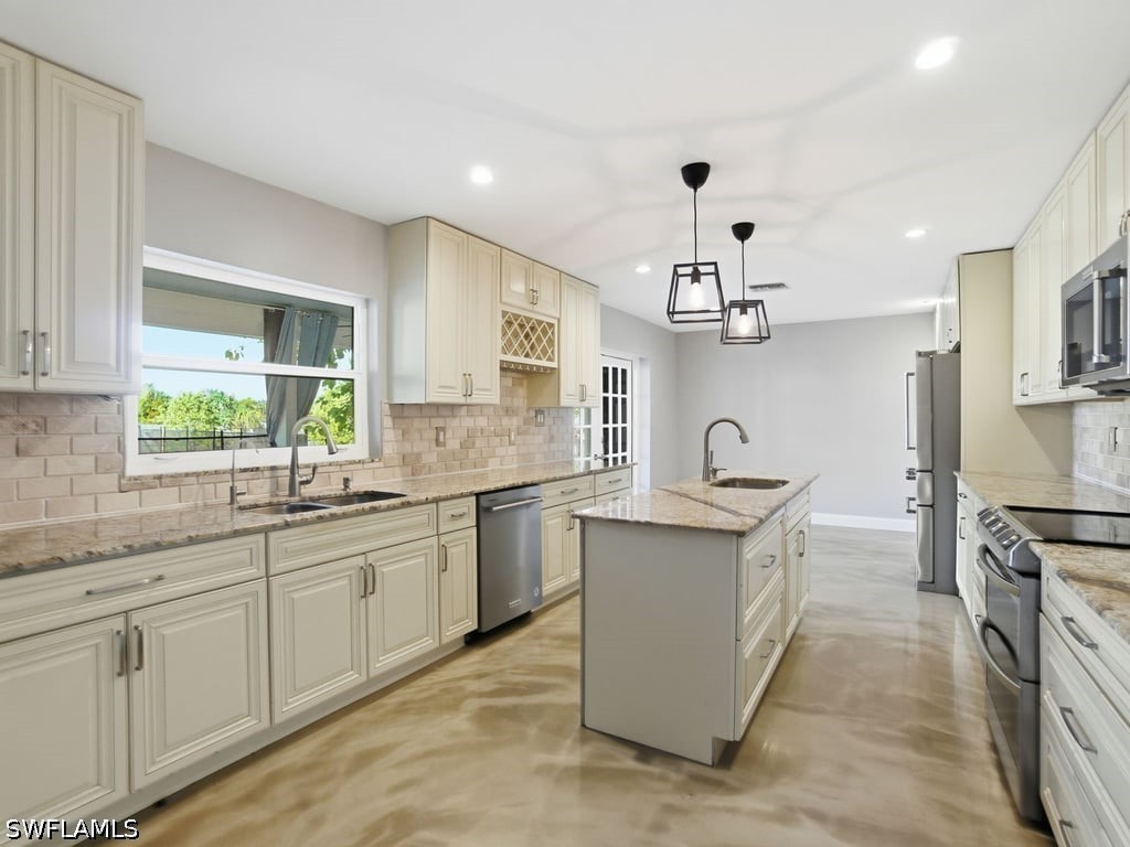 3 Bed Pool Home for Sale in Fort Myers, FL, $3,950 — photo 11