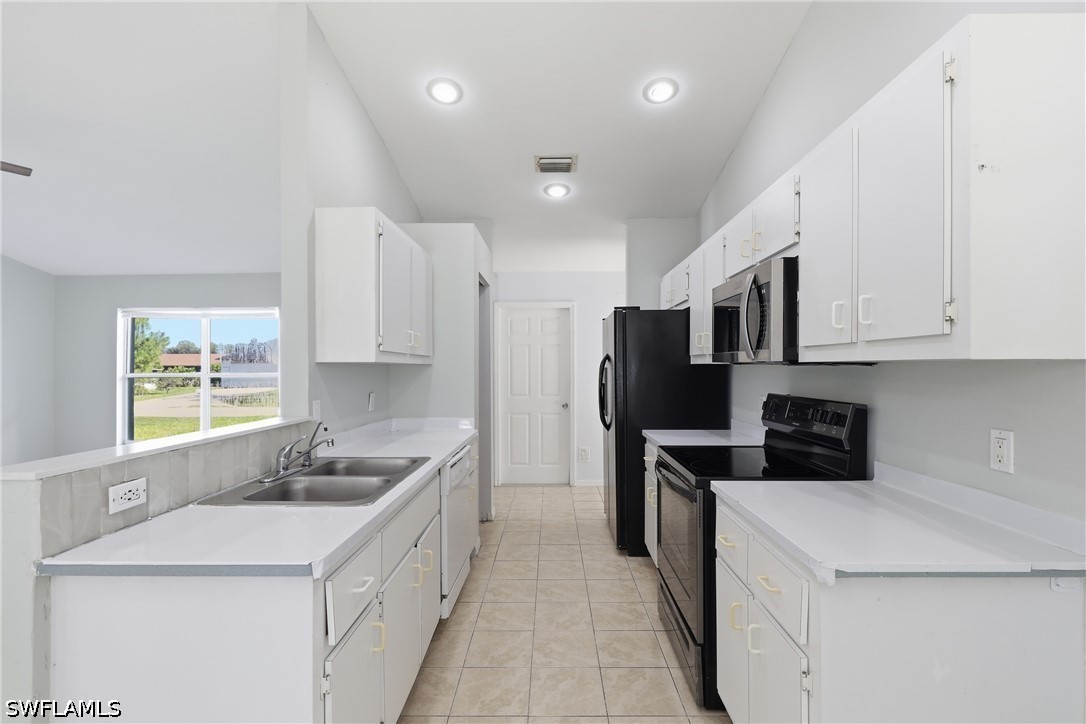 3 Bed SingleFamilyResidence for Sale in San Carlos Park, FL — photo 11