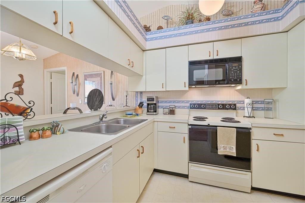 2 Bed Condominium for Sale in Fort Myers, FL, $167,500 — photo 11