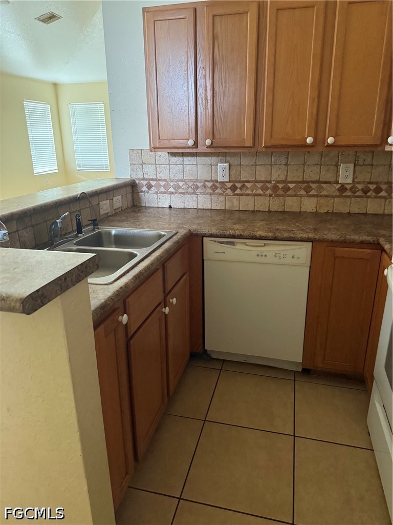 3 Bed SingleFamilyResidence for Sale in Lehigh Acres, photo 11