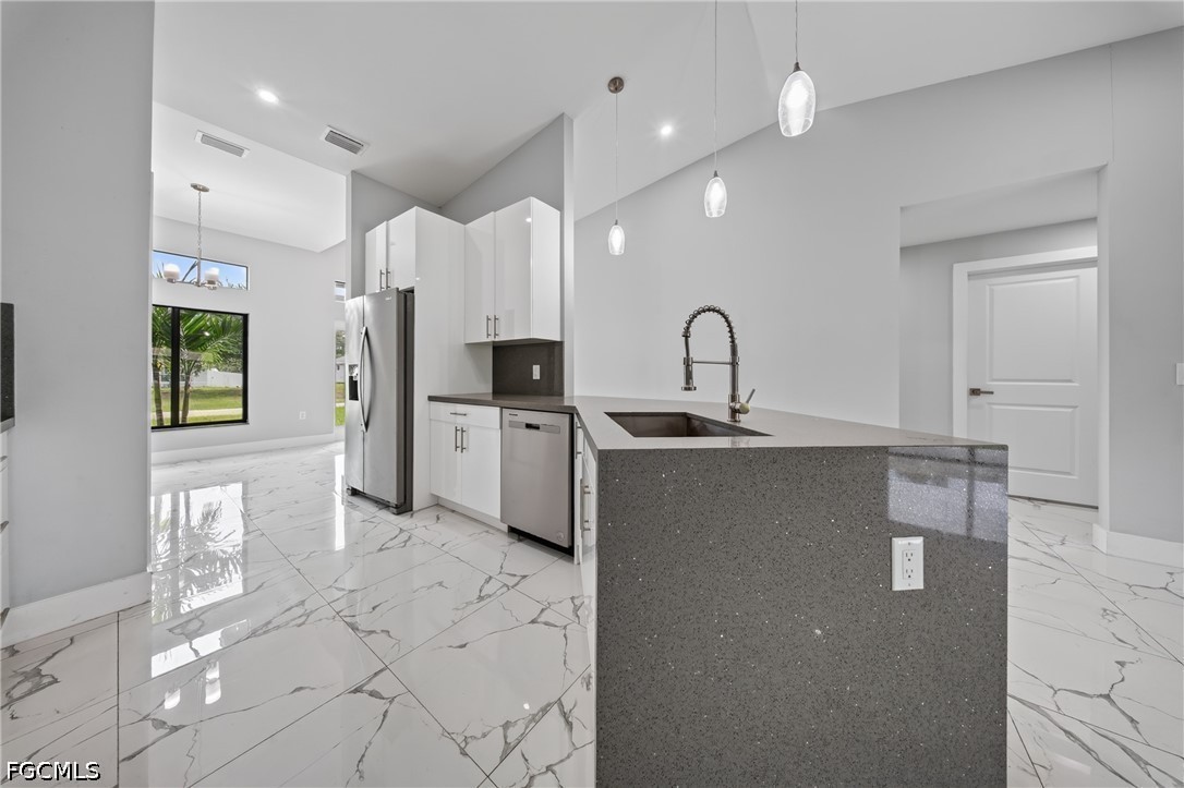 3 Bed SingleFamilyResidence for Sale in Lehigh Acres, photo 11