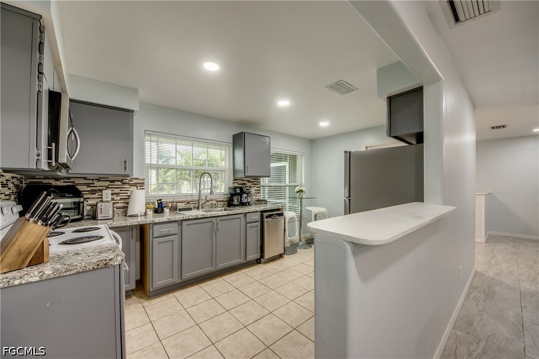3 Bed Pool Home for Sale in Cape Coral, photo 11