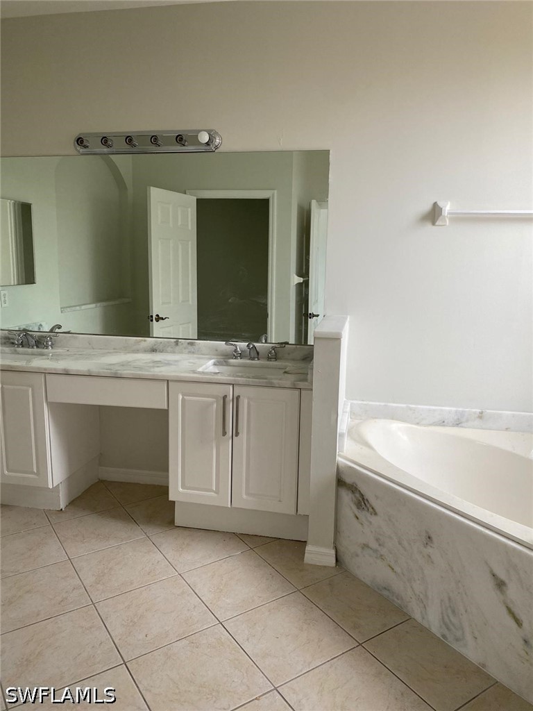 4 Bed SingleFamilyResidence for Sale in Naples, FL, $2,600 — photo 11