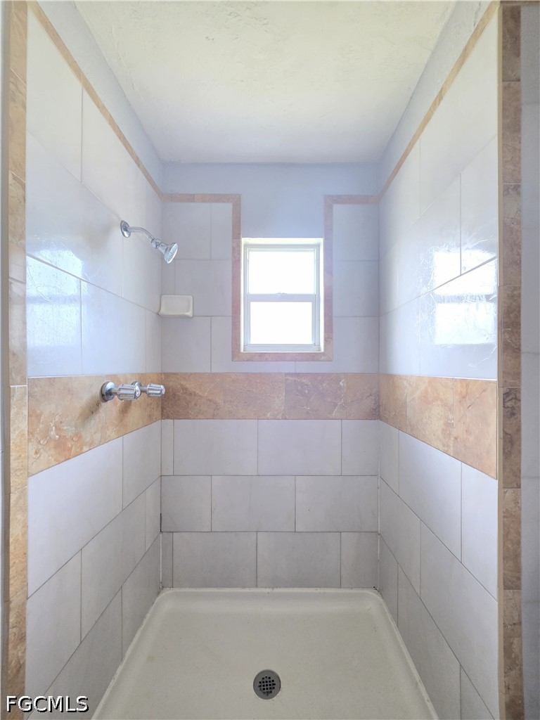 1 Bed Duplex for Sale in Fort Myers, FL, $1,000 — photo 11
