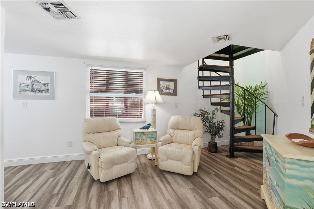 2 Bed SingleFamilyResidence for Sale in Gulf Heights, FL — photo 11