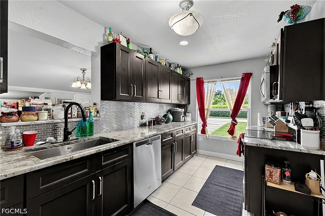 4 Bed SingleFamilyResidence for Sale in Rainbow Groves, photo 11