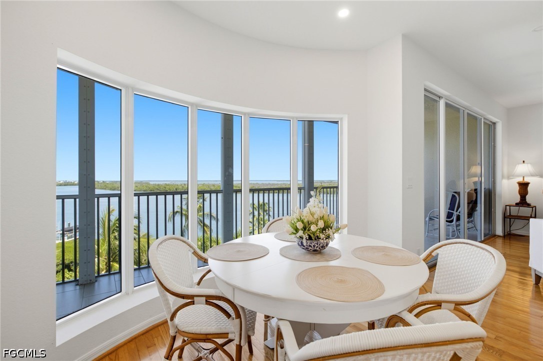 3 Bed Waterfront Home for Sale in Waterside At Bay Beach, photo 11