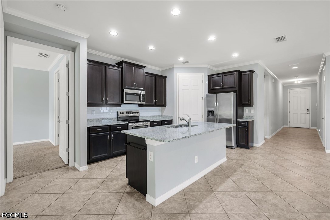 3 Bed SingleFamilyResidence for Sale in Sunset Pointe, FL — photo 11