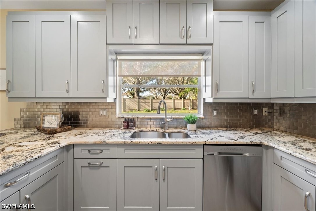 4 Bed SingleFamilyResidence for Sale in Eagle Pointe, FL — photo 11
