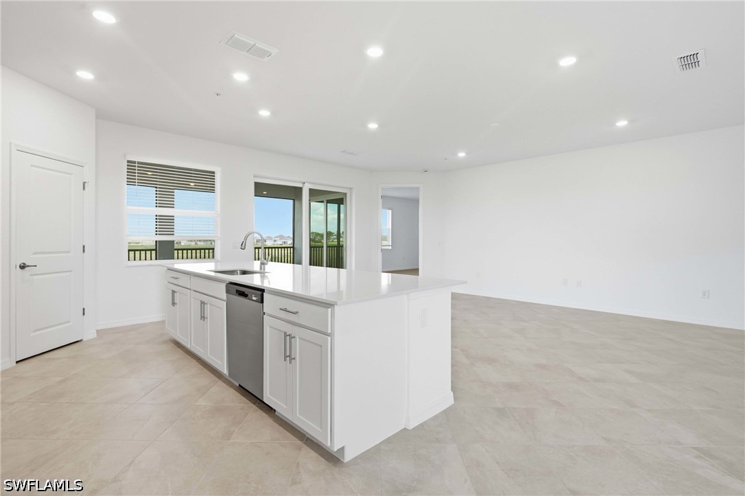 3 Bed Condominium for Sale in Webbs Reserve, FL, $2,500 — photo 11