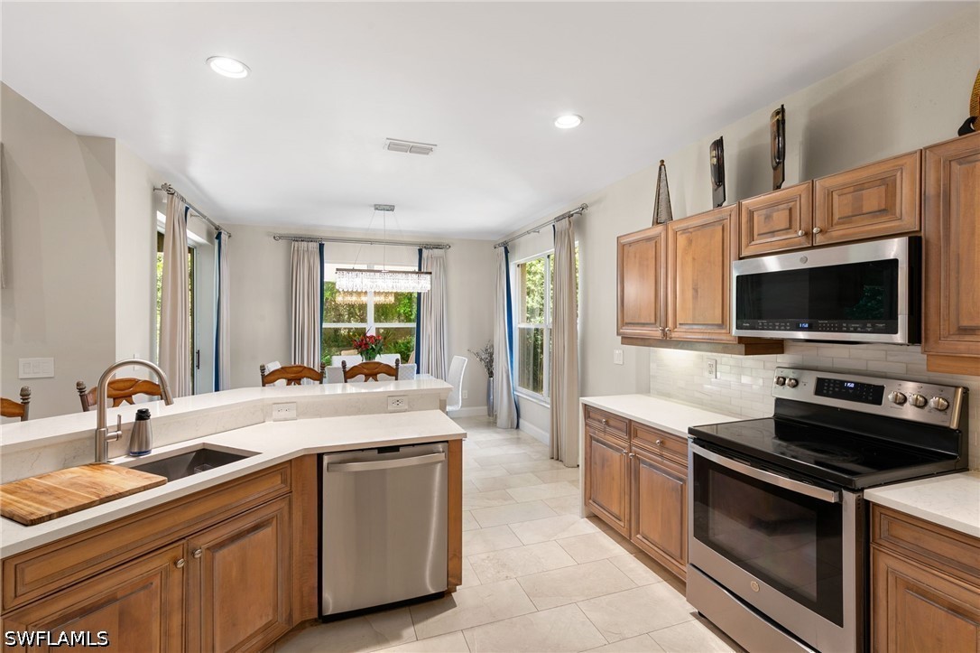 4 Bed SingleFamilyResidence for Sale in Autumn Woods, FL — photo 11