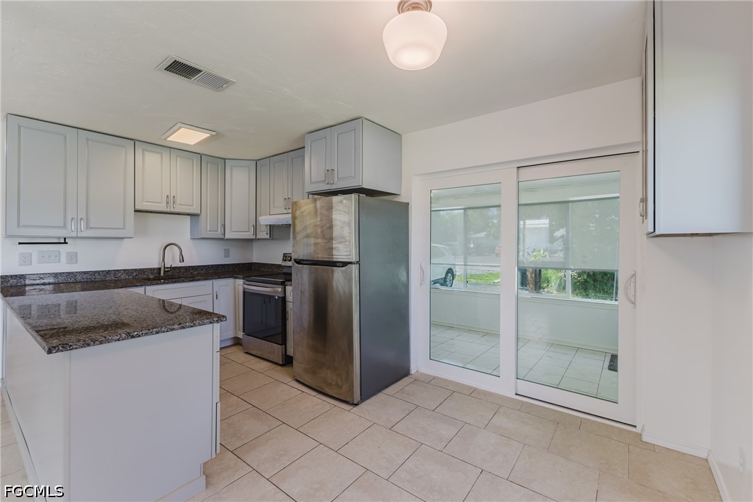 2 Bed Attached for Sale in Pinewood Villas, FL, $160,000 — photo 11