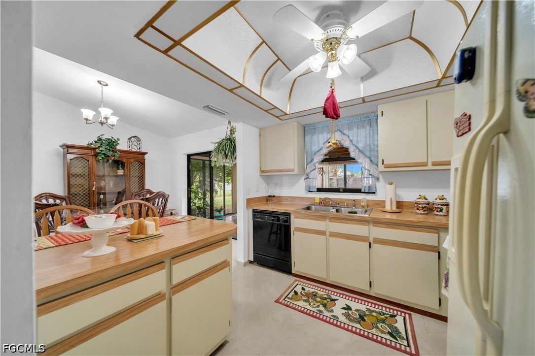 3 Bed Pool Home for Sale in Cape Coral, photo 11