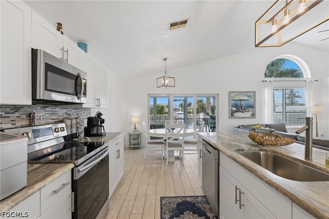 3 Bed Pool Home for Sale in Cape Coral, photo 11