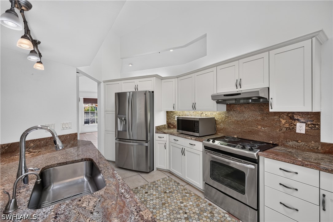 3 Bed Pool Home for Sale in Valley Oak, photo 11