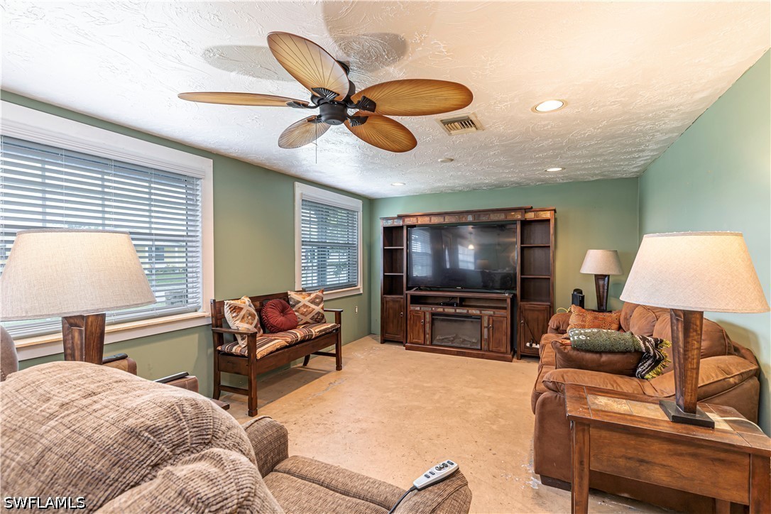 3 Bed SingleFamilyResidence for Sale in Not Applicable, FL — photo 11