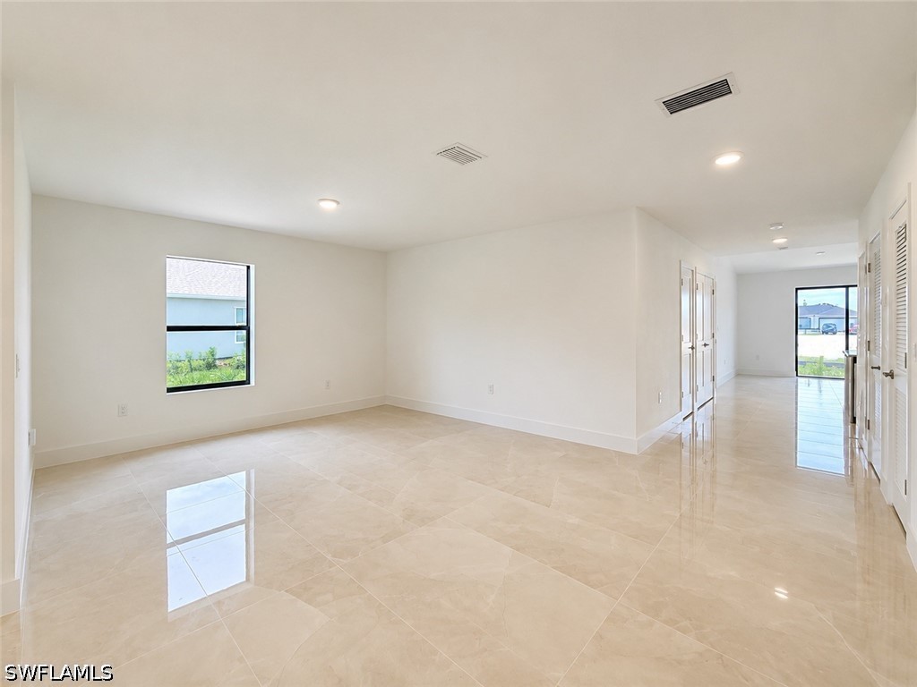 3 Bed SingleFamilyResidence for Sale in Lehigh Acres, photo 11