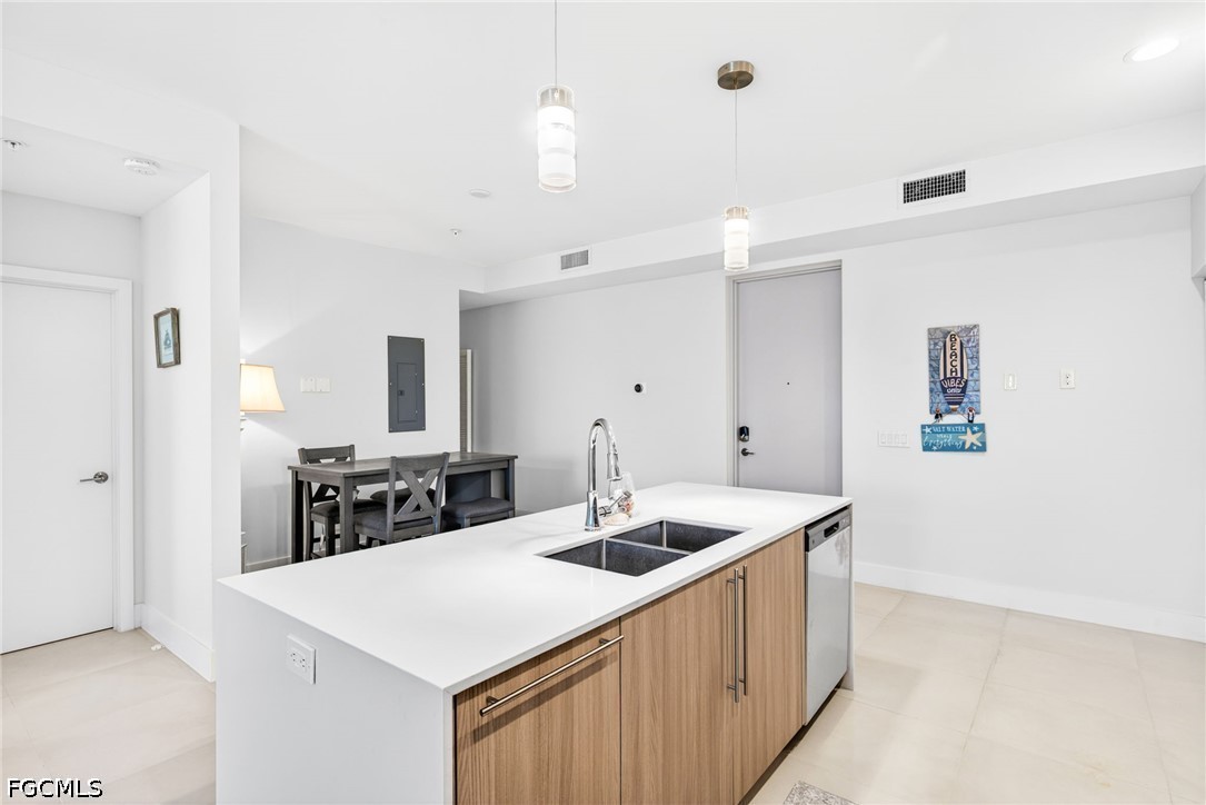 2 Bed Condominium for Sale in Royal Pointe, photo 11