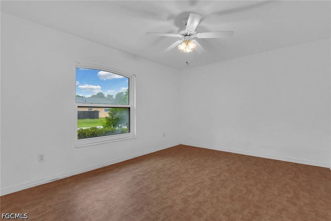 2 Bed SingleFamilyResidence for Sale in Lehigh Acres, photo 11
