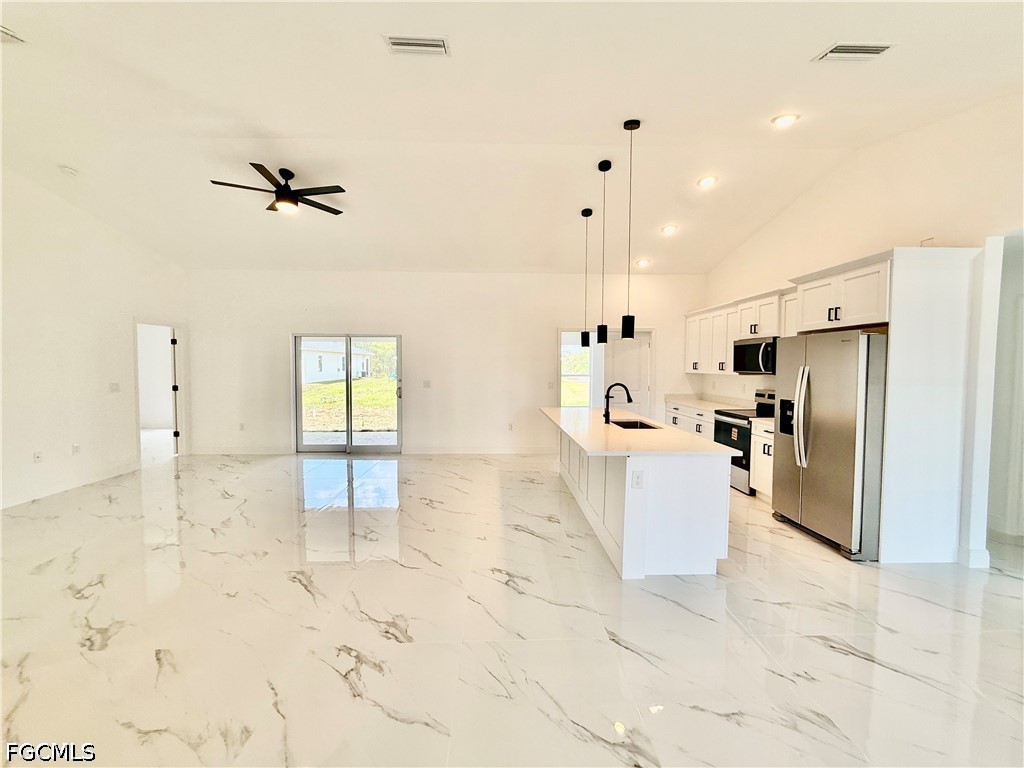 3 Bed SingleFamilyResidence for Sale in Lehigh Acres, photo 11