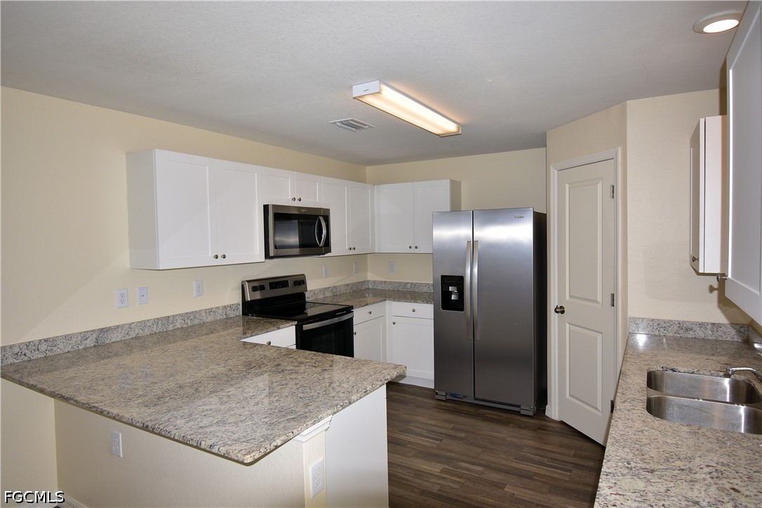 4 Bed SingleFamilyResidence for Sale in Cape Coral, photo 11