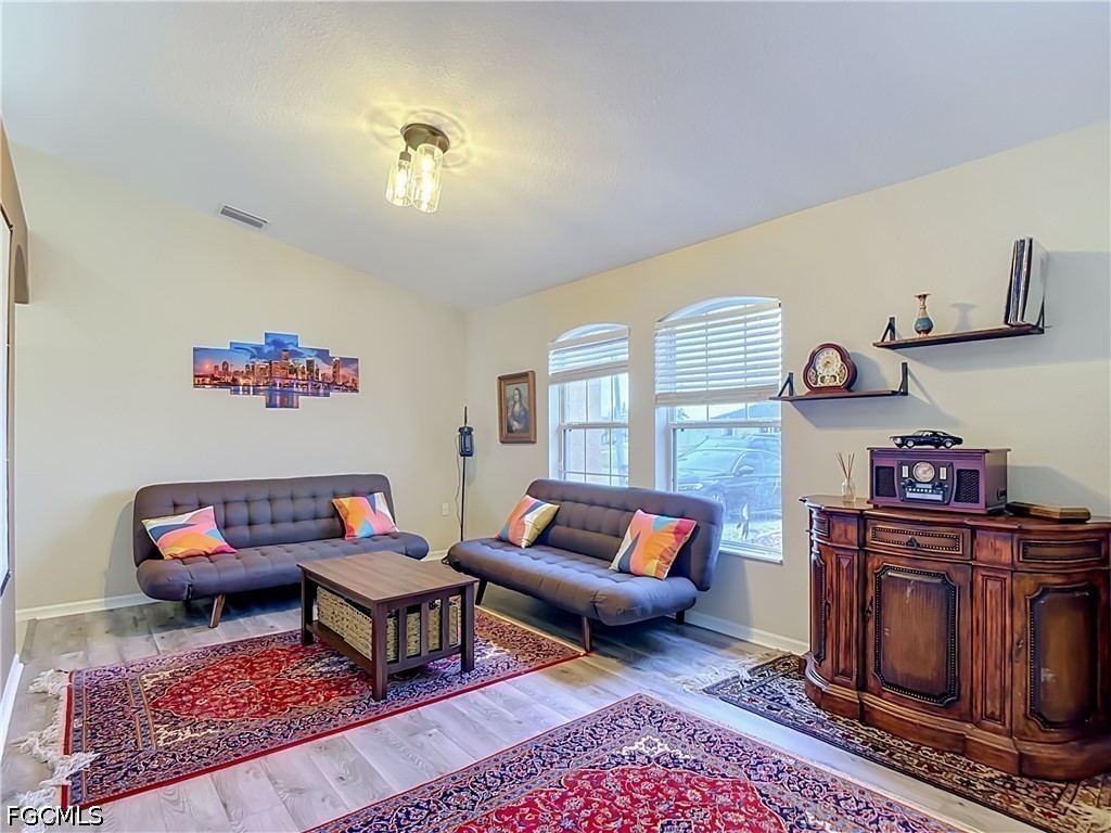 3 Bed SingleFamilyResidence for Sale in Cape Coral, photo 11