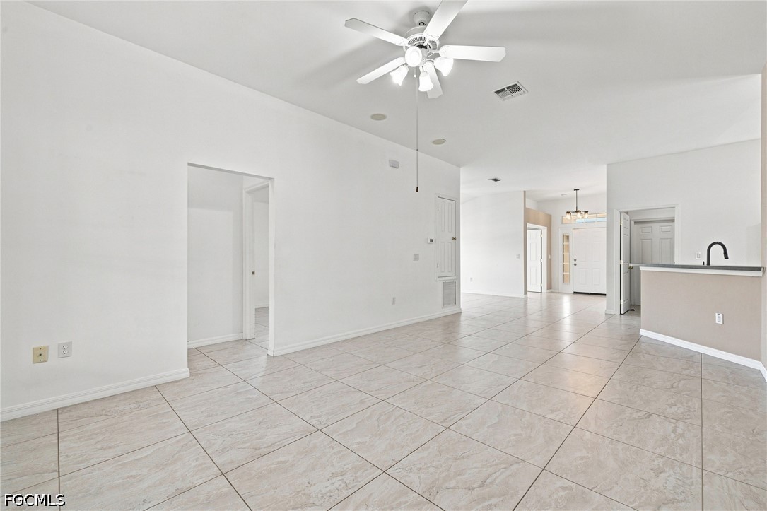 4 Bed SingleFamilyResidence for Sale in Town Lakes, photo 11