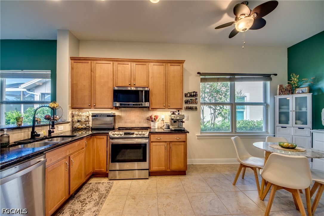 3 Bed Waterfront Home for Sale in Fort Myers, photo 11