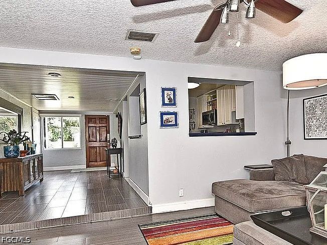 2 Bed SingleFamilyResidence for Sale in Orlando, photo 11