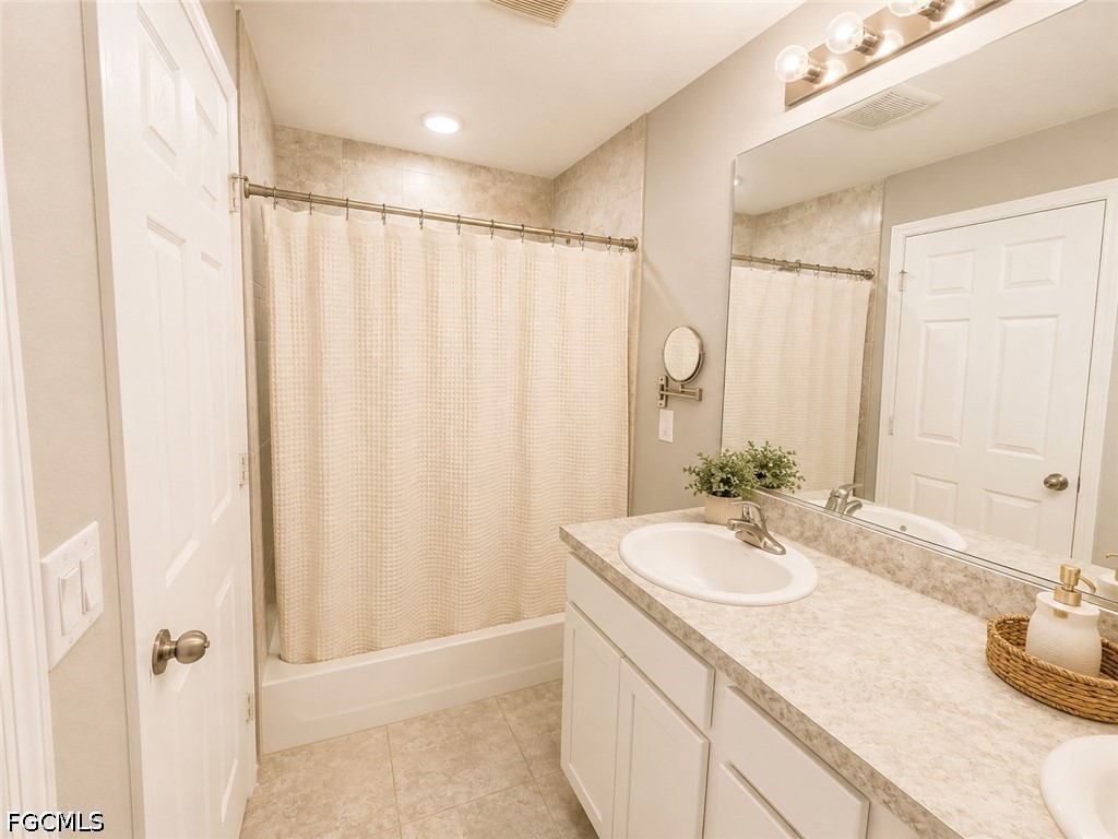 3 Bed SingleFamilyResidence for Sale in Cape Coral, photo 11