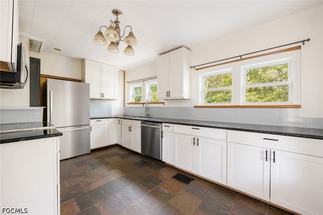 2 Bed SingleFamilyResidence for Sale in Labelle, photo 11