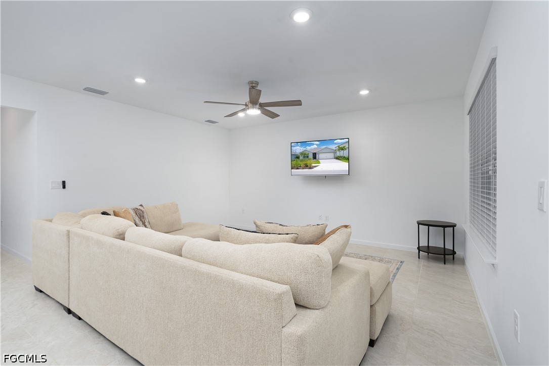 3 Bed SingleFamilyResidence for Sale in Northridge, photo 11