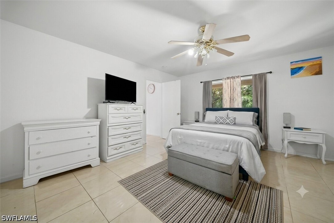 3 Bed SingleFamilyResidence for Sale in Mirror Lakes, photo 11