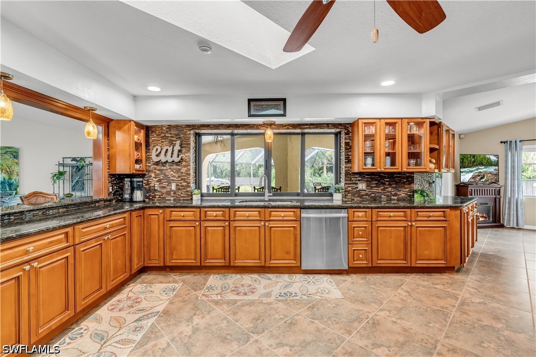 3 Bed Pool Home for Sale in Port Charlotte, photo 11