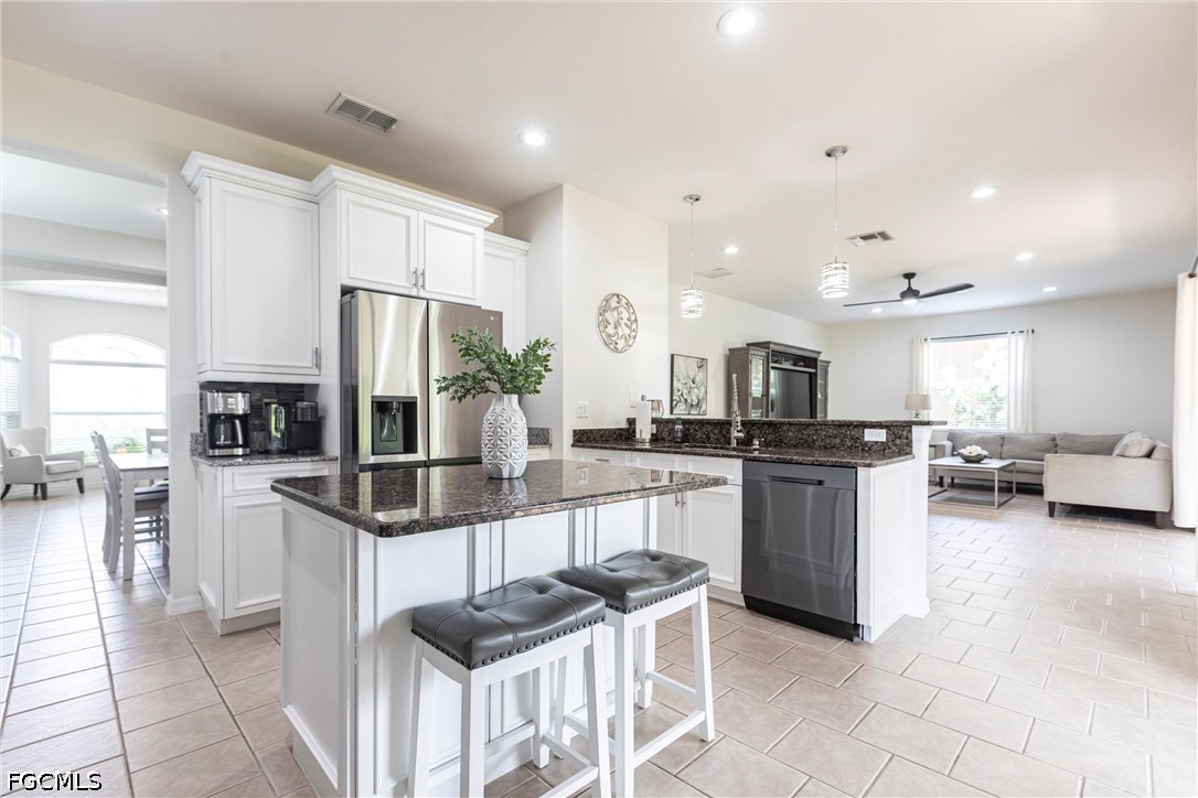 4 Bed SingleFamilyResidence for Sale in Stoneybrook, photo 11