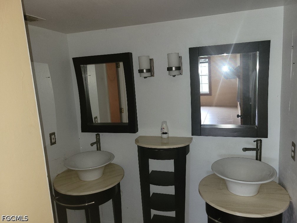 3 Bed Pool Home for Sale in Cape Coral, photo 11