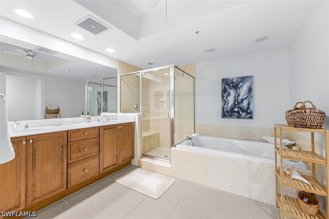 2 Bed Condominium for Sale in Naples, photo 11