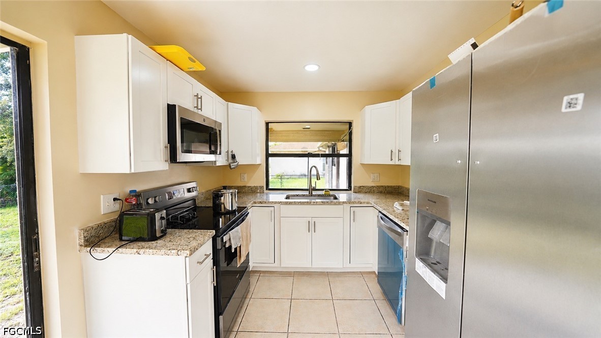 2 Bed SingleFamilyResidence for Sale in Cape Coral, photo 11