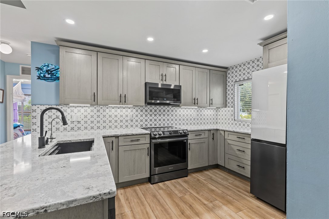 3 Bed SingleFamilyResidence for Sale in Cape Coral, photo 11